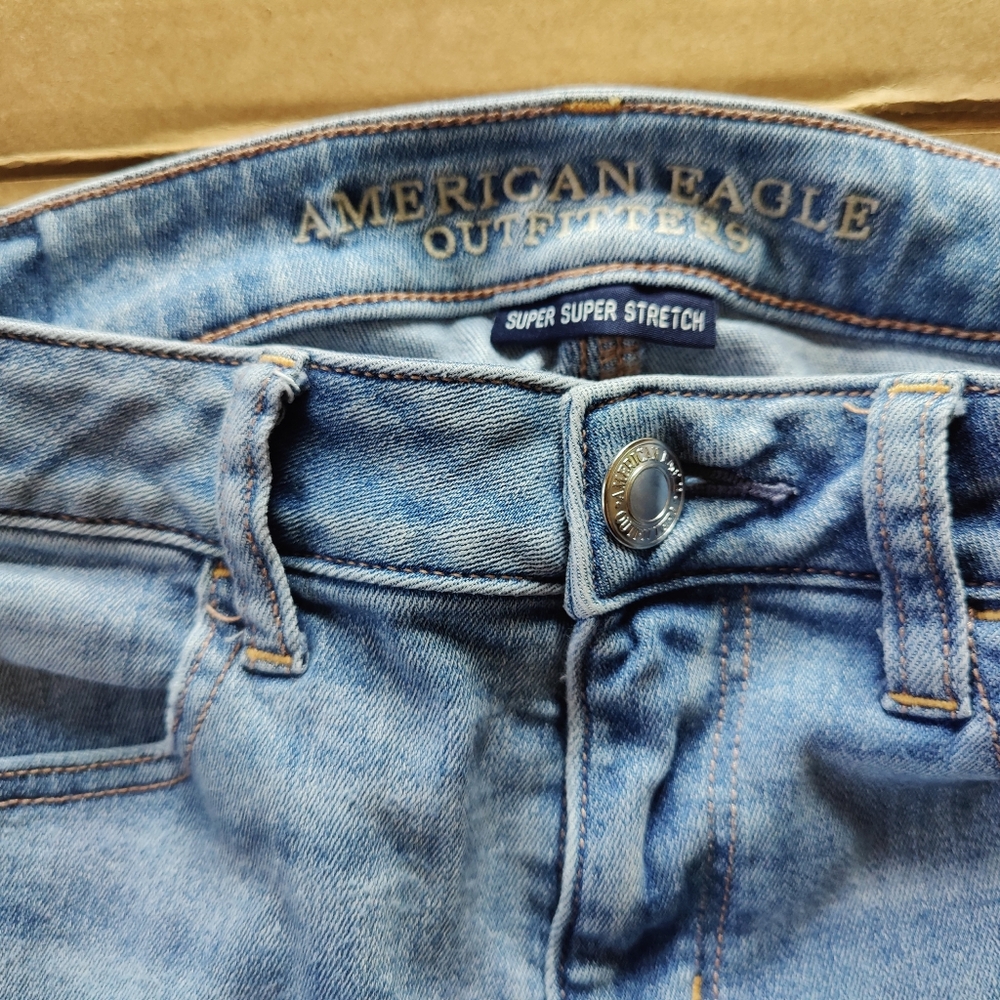 American Eagle women's light blue jeans